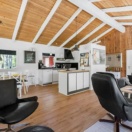 1482-aakirkeby-fyrreskoven-30 Vester Somarken