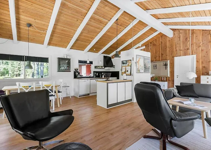 1482-aakirkeby-fyrreskoven-30 Vester Somarken