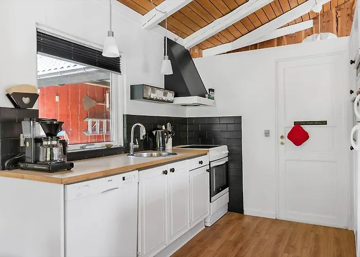 1482-aakirkeby-fyrreskoven-30 *