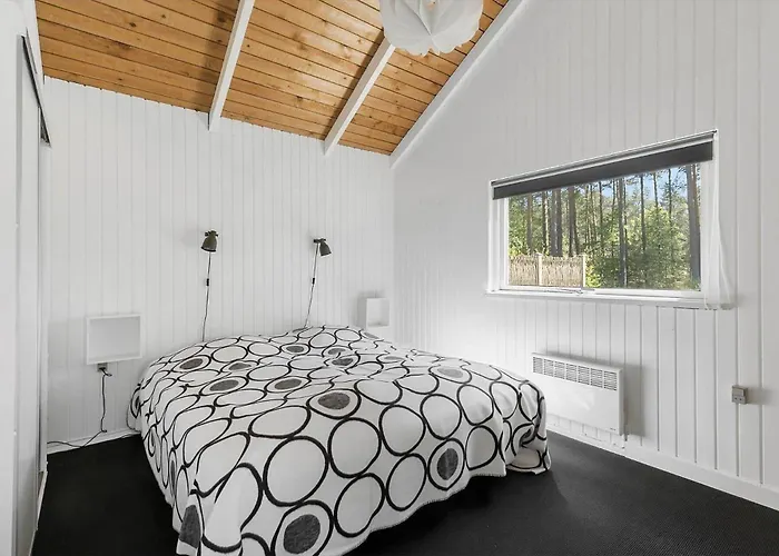 1482-aakirkeby-fyrreskoven-30 Сasa de vacaciones